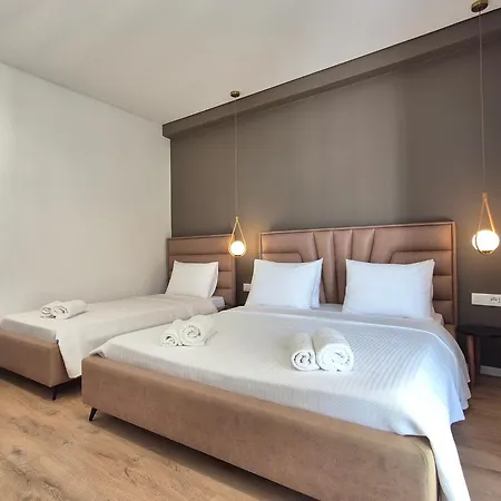Augusto Hotel *