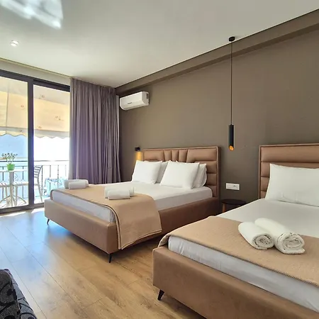 Augusto Hotel *