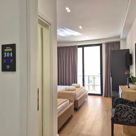 Augusto Hotel *