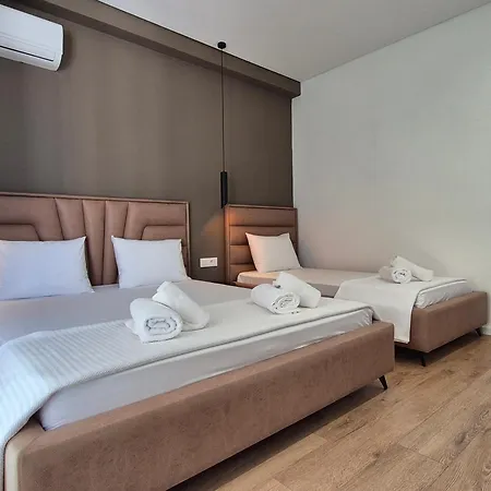 Augusto Hotel *